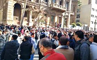 وزارة الصحة المصرية : آلاف المصريين يحتشدون لإجراء اختبار فيروس كورونا