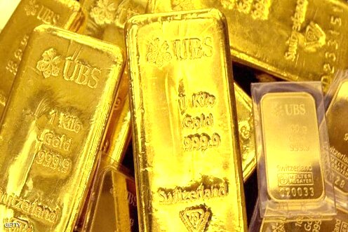 مال وأعمال : الذهب يستقر بعد نزوله من ذروة 15 أسبوعا